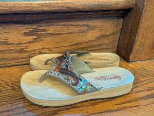 Vintage Y2K Skechers "Somethin' Else" Beaded Wedge Thong Sandals